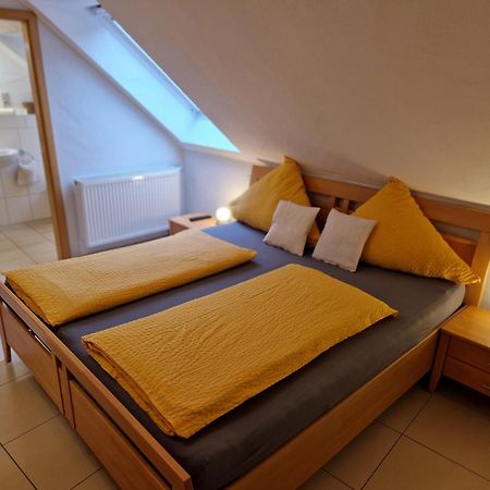 Weingut U. Gaestehaus Becker Platten Экстерьер фото